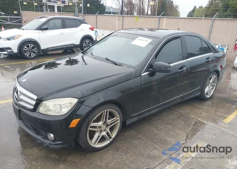 2010 Mercedes-Benz C 300 Luxury/Sport z USA, uszkodzony, nr VIN WDDGF5EB8AF422669